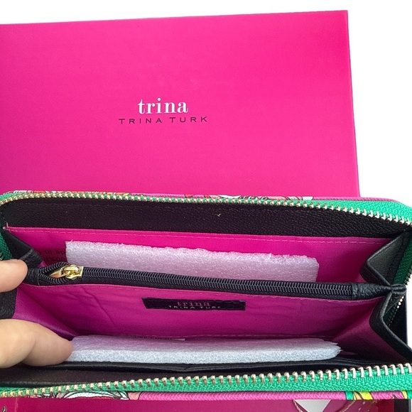 Trina Turk Green and Pink Floral Wallet New with tags - Picture 2 of 2